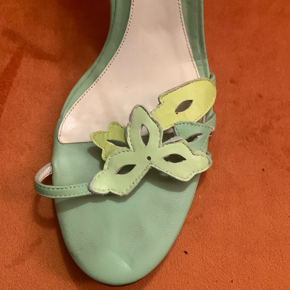 Banana Republic Cut Out Floral Detail Sandals - Picture 5 of 6